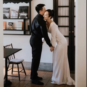 Vestido de boda vintage palacio estilo Hepburn manga larga elegante y afinador